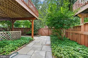 10139 Crestberry Pl, Bethesda, MD 20817 - Photo 39
