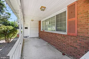 409 Hull Pl, Rockville, MD 20852 - Photo 3