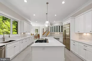 7003 Fawn Trail Ct, Bethesda, MD 20817 - Photo 17