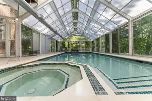 7003 Fawn Trail Ct, Bethesda, MD 20817 - Photo 3