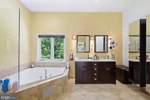 13 Trailridge Ct, Potomac, MD 20854 - Photo 23