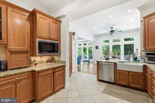 13 Trailridge Ct, Potomac, MD 20854 - Photo 5