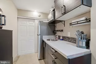 13 Trailridge Ct, Potomac, MD 20854 - Photo 35