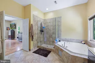 13 Trailridge Ct, Potomac, MD 20854 - Photo 27