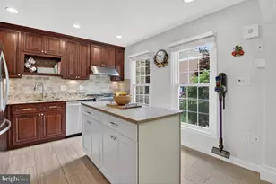11107 Candlelight Ln, Potomac, MD 20854 - Photo 3