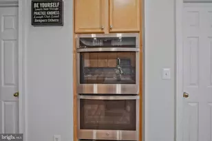 413 Longhorn Crescent, Rockville, MD 20850 - Photo 15