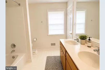 8904 Barrowgate Court, Potomac, MD 20854 - Photo 13