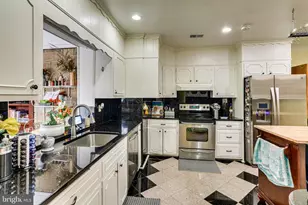 8212 Old Georgetown Rd, Bethesda, MD 20814 - Photo 13