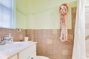 8212 Old Georgetown Rd, Bethesda, MD 20814 - Photo 37