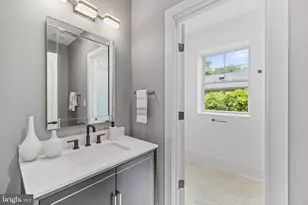 8609 Woodbrook Ln, Chevy Chase, MD 20815 - Photo 19