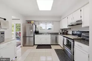 9236 Labelle Ln, Gaithersburg, MD 20879 - Photo 11
