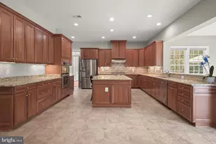 10130 Sycamore Hollow Ln, Germantown, MD 20876 - Photo 7