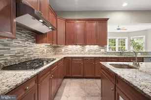 10130 Sycamore Hollow Ln, Germantown, MD 20876 - Photo 27