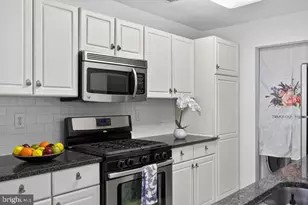 10021 Vanderbilt Cir, Rockville, MD 20850 - Photo 19