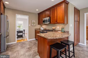 8719 Postoak Rd, Potomac, MD 20854 - Photo 9