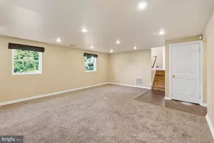 14905 Cobblestone Dr, Silver Spring, MD 20905 - Photo 29