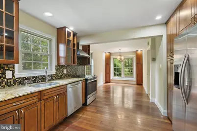 11426 Dorchester Lane, Rockville, MD 20852 - Photo 9