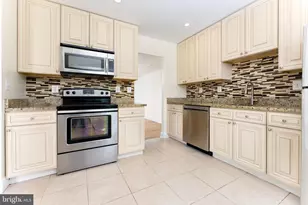9453 Horizon Run Rd, Montgomery Village, MD 20879 - Photo 5