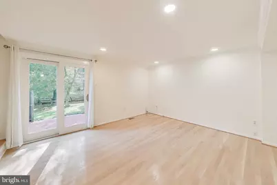 8932 Barrowgate Court, Potomac, MD 20854 - Photo 3