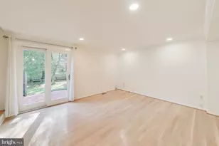 8932 Barrowgate Ct, Potomac, MD 20854 - Photo 3