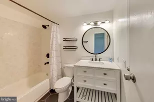 8932 Barrowgate Ct, Potomac, MD 20854 - Photo 9