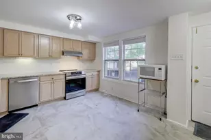 8932 Barrowgate Ct, Potomac, MD 20854 - Photo 7