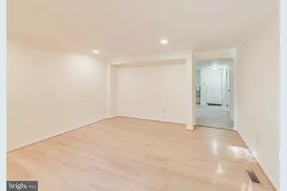 8932 Barrowgate Court, Potomac, MD 20854 - Photo 5