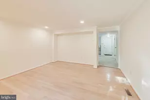 8932 Barrowgate Ct, Potomac, MD 20854 - Photo 5