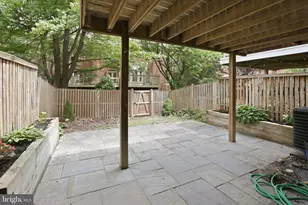 9986 Foxborough Cir, Rockville, MD 20850 - Photo 37