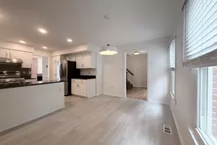 7418 Crestberry Ln, Bethesda, MD 20817 - Photo 5