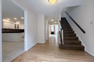 7418 Crestberry Ln, Bethesda, MD 20817 - Photo 3