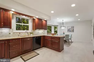 10904 Roundtable Ct, Rockville, MD 20852 - Photo 13