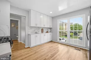6028 Loganwood Dr, Rockville, MD 20852 - Photo 5