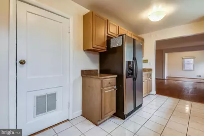 210 E Hamilton Avenue, Silver Spring, MD 20901 - Photo 5