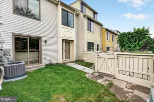 9915 Ridgeline Dr, Gaithersburg, MD 20886 - Photo 3