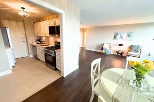 10401 Grosvenor Pl, Rockville, MD 20852 - Photo 9