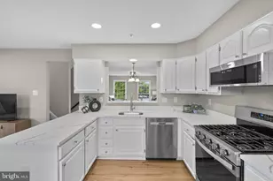 8101 Chelaberry Ct, Gaithersburg, MD 20879 - Photo 17