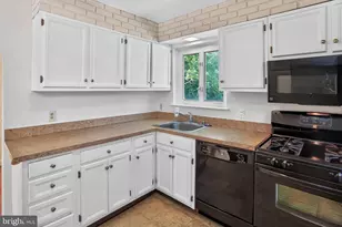5915 Ryland Dr, Bethesda, MD 20817 - Photo 9