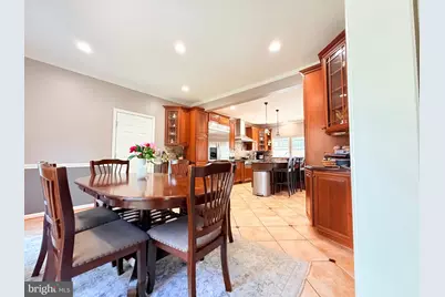 11610 Seneca Forest Circle, Germantown, MD 20876 - Photo 9