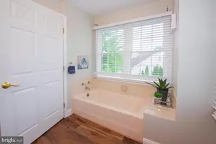 8698 Delcris Dr, Gaithersburg, MD 20886 - Photo 27