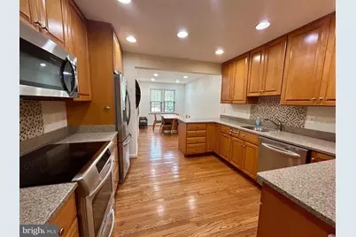 5916 Dorchester Way, North Bethesda, MD 20852 - Photo 3