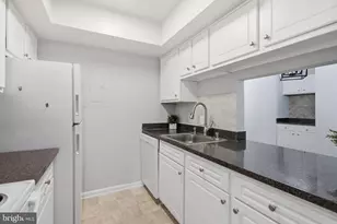 18322 Streamside Dr, Gaithersburg, MD 20879 - Photo 7