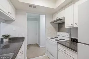 18322 Streamside Dr, Gaithersburg, MD 20879 - Photo 13
