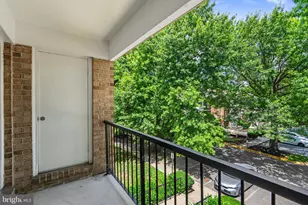 18322 Streamside Dr, Gaithersburg, MD 20879 - Photo 23