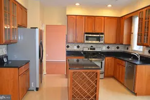 21323 Village Green Cir, Germantown, MD 20876 - Photo 3