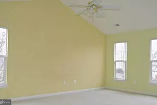 21323 Village Green Cir, Germantown, MD 20876 - Photo 9