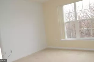 21323 Village Green Cir, Germantown, MD 20876 - Photo 13