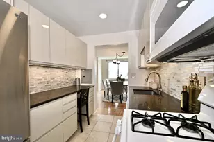 10201 Grosvenor Pl, Rockville, MD 20852 - Photo 17