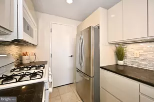 10201 Grosvenor Pl, Rockville, MD 20852 - Photo 19
