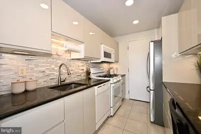 10201 Grosvenor Place #1220, Rockville, MD 20852 - Photo 15